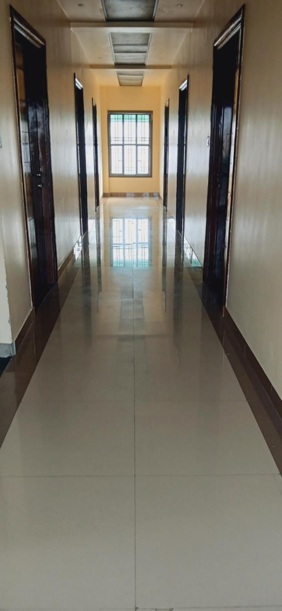 Shivam Hotel Varanasi - Near Kashi Vishwanath Temple With Parking And Lift Экстерьер фото